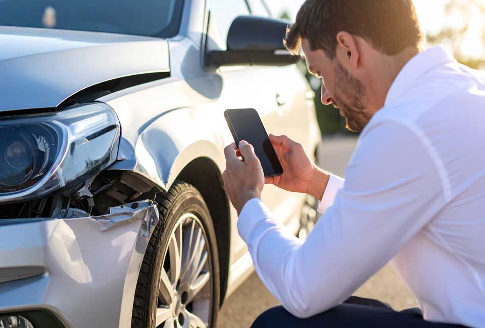 Proof-of_Accident Take Photo of damage during an accident