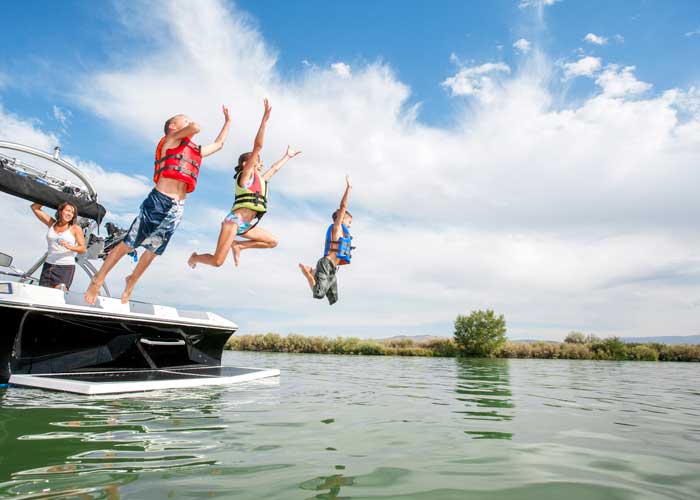 Boatin-with-the-family Boating with the family